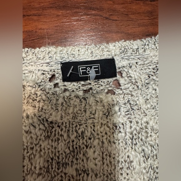 F&F Cozy Gray Knit Sweater - Picture 4 of 4